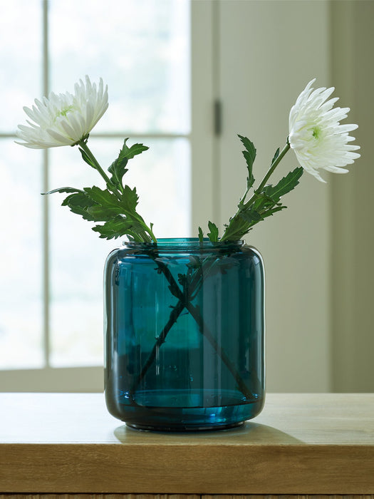 Inisland Vase - Atchison Furniture Company (Atchison, KS)