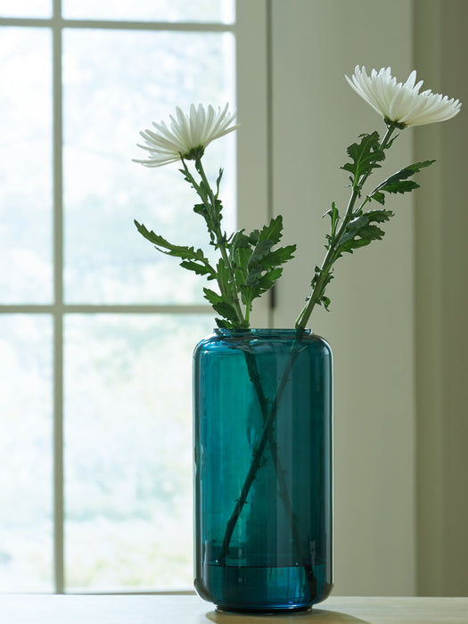 Inisland Vase - Atchison Furniture Company (Atchison, KS)