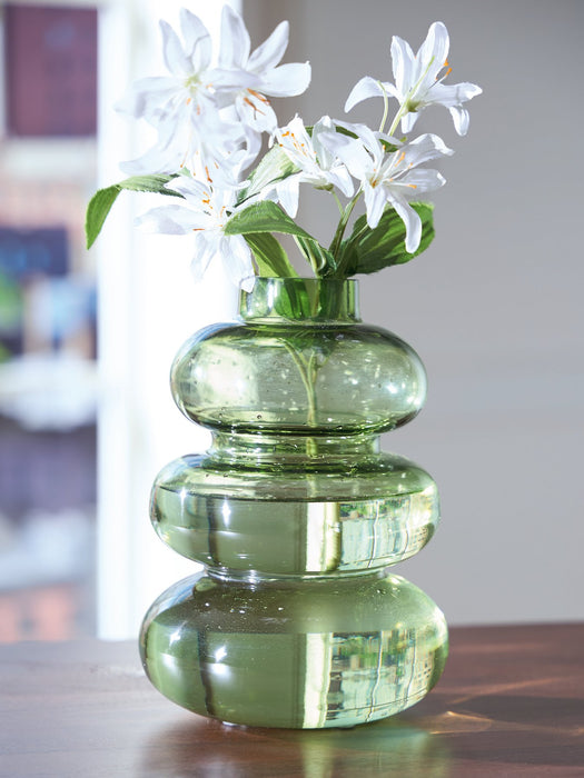 Renethorne Vase - Atchison Furniture Company (Atchison, KS)