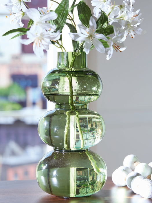 Renethorne Vase - Atchison Furniture Company (Atchison, KS)