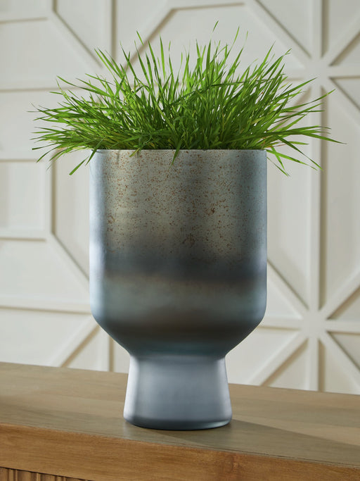 Pennmore Vase - Atchison Furniture Company (Atchison, KS)