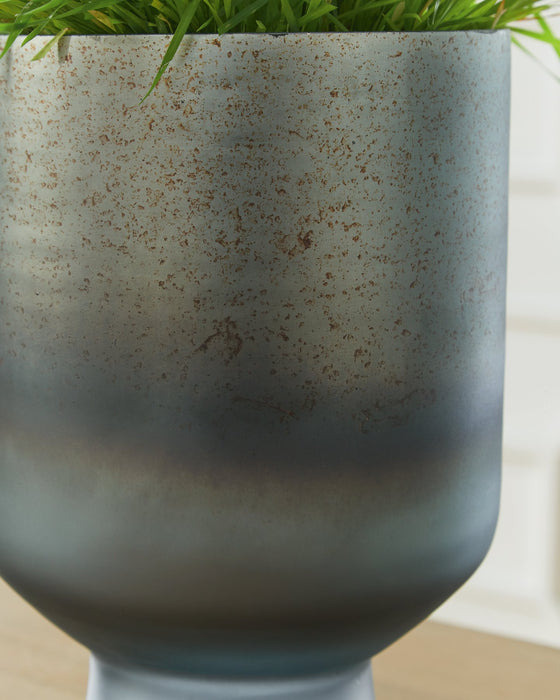 Pennmore Vase - Atchison Furniture Company (Atchison, KS)