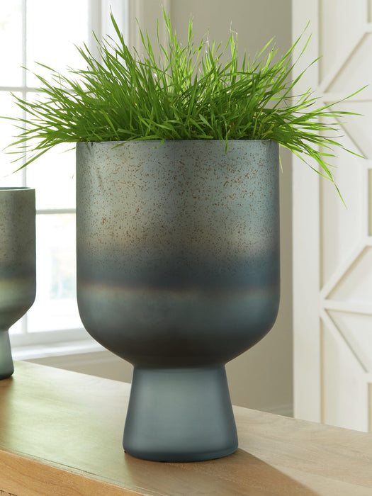 Pennmore Vase - Atchison Furniture Company (Atchison, KS)