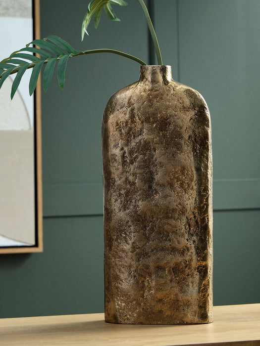 Wallmond Vase - Atchison Furniture Company (Atchison, KS)
