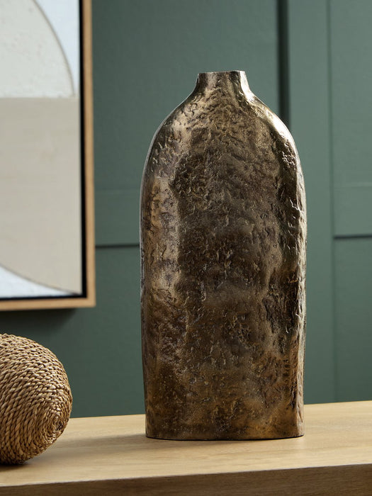 Wallmond Vase - Atchison Furniture Company (Atchison, KS)