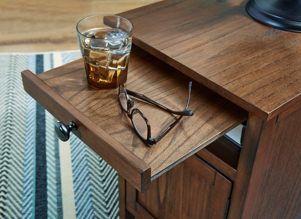 Treytown Chairside End Table - Atchison Furniture Company (Atchison, KS)