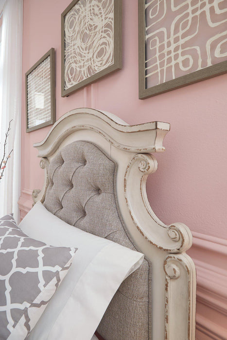 Realyn Upholstered Bed - Atchison Furniture Company (Atchison, KS)