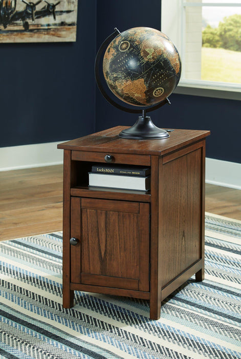Treytown Chairside End Table - Atchison Furniture Company (Atchison, KS)