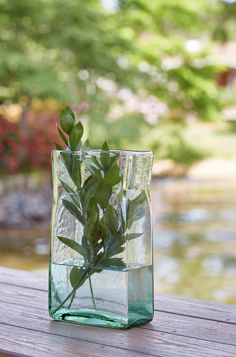 Taylow Vase - Atchison Furniture Company (Atchison, KS)