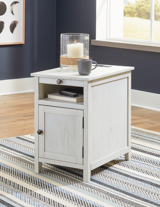 Treytown Chairside End Table - Atchison Furniture Company (Atchison, KS)