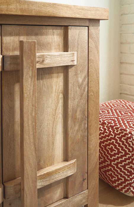 Dresor Accent Cabinet - Atchison Furniture Company (Atchison, KS)