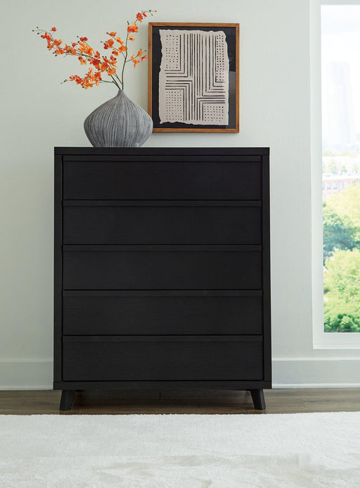 Danziar Wide Chest of Drawers - Atchison Furniture Company (Atchison, KS)