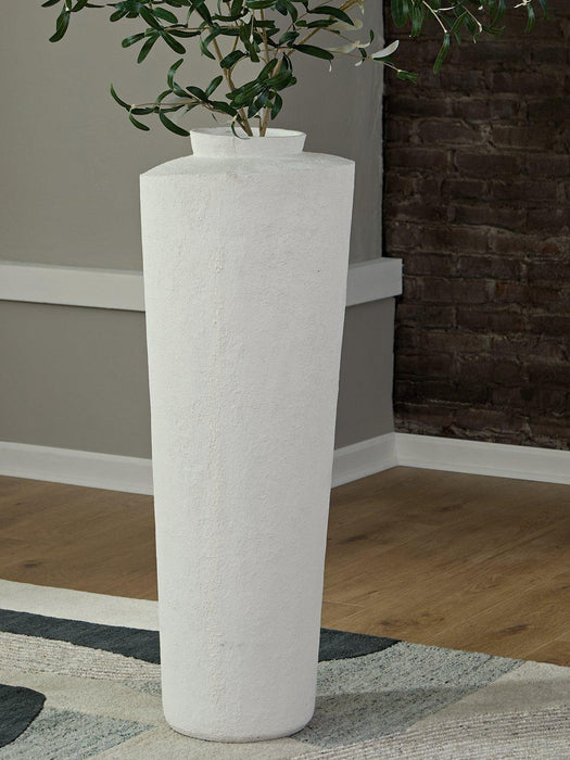 Flurinworth Vase - Atchison Furniture Company (Atchison, KS)