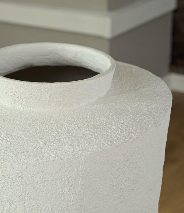 Flurinworth Vase - Atchison Furniture Company (Atchison, KS)