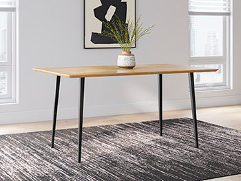 Gretlynn Dining Table - Atchison Furniture Company (Atchison, KS)