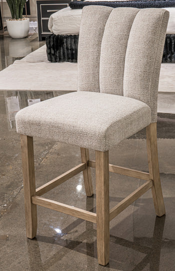 Larawyn Counter Height Barstool - Atchison Furniture Company (Atchison, KS)