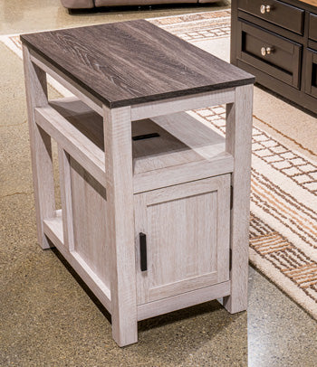 Fendenmore Chairside End Table - Atchison Furniture Company (Atchison, KS)