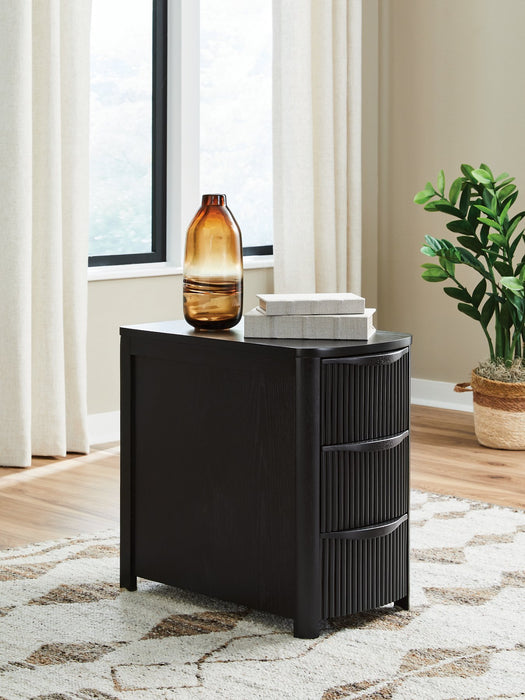 Camdill Chairside End Table - Atchison Furniture Company (Atchison, KS)