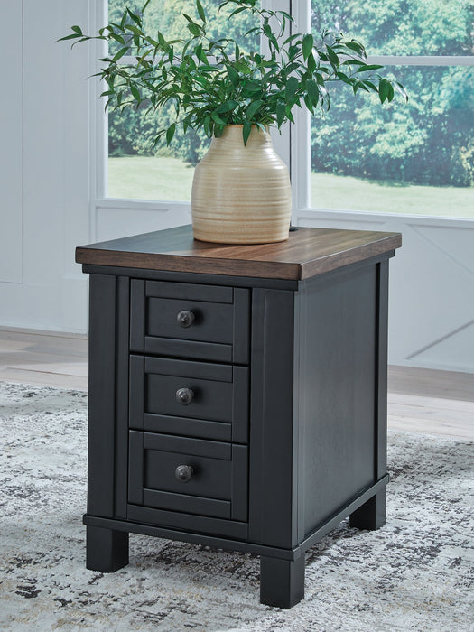 Wildenauer Chairside End Table - Atchison Furniture Company (Atchison, KS)