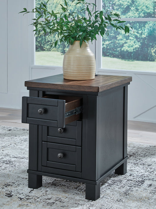 Wildenauer Chairside End Table - Atchison Furniture Company (Atchison, KS)